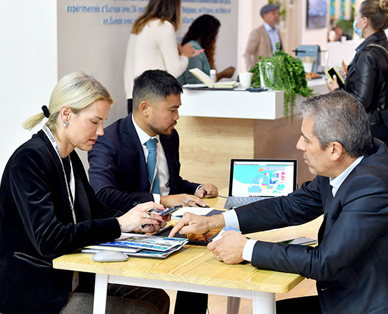 Exchanges between Siec exhibitors and visitors